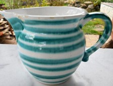 Milchkännchen mit vielen