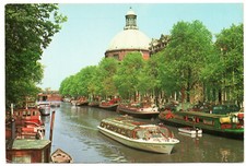 Amsterdam Hausboote im Kanal und runde lutherische Kirche / gelaufen 1977