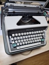 OLYMPIA Schreibmaschine mit