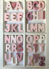 ROSA HOLZBUCHSTABEN MAUVE FLIEDER MIT LOCH HOCHZEIT KINDERZIMMER WAND DEKO TAUFE