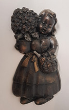 Blumenmädchen gratuliert zum Geburtstag - Wachskunst – Handarbeit