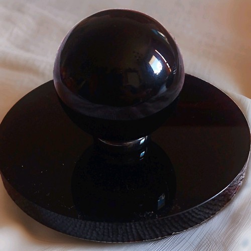 Schwarze kristallkugel mit - kristallkugel,