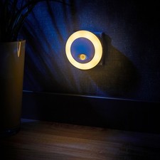 LED Nachtlicht für die Steckdose Bewegungsmelder 2x seitlicher USB Ladeanschluss