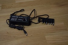 Universal Netzteil regelbar mit Display + 7 DC-Adaptern – US-Stecker – gebraucht