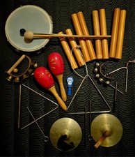 Konvolut verschiedener Instrumente des klingenden Schlagwerkes