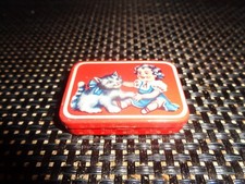 Alte Blechdose rot  Motiv: Mädchen mit Katze