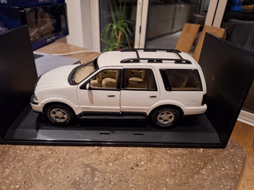 Autoart lincoln navigator - autoart,