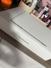 APPLE MacBook Air (2025), MW0W3D/A - 13,6 Zoll Apple M4 16 GB 256 macOS
