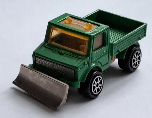 Unimog mit schneepflug - unimog,