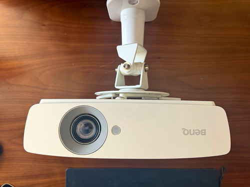 Benq 683 full - th, beamer