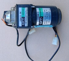 ORIENTAL MOTOR 2IK6RGN-A AC Motor 100V 6 Watt mit Getriebe rechts links 