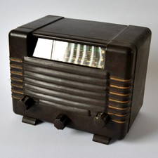 Kleines BAKELIT-Röhrenradio