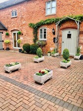 Großer Pflanztrog aus Steinguss