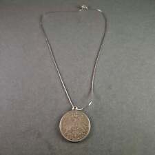 Antike Halskette mit Münzanhänger – Historische Eleganz