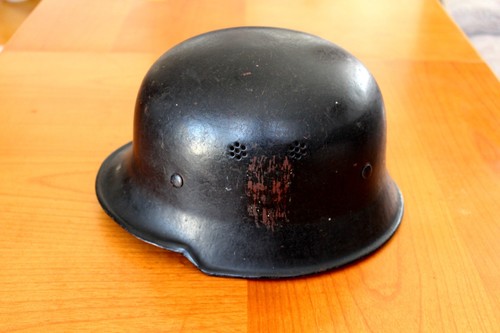 Stahlhelm aus dem zweiten - aus,