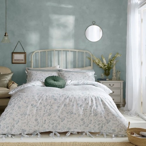 Laura ashley aria - laura,