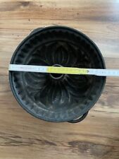 Alte Gugelhupfform aus Gusseisen Höhe ca. 11 cm,Durchmesser ca. 25 cm, ca.2302 g