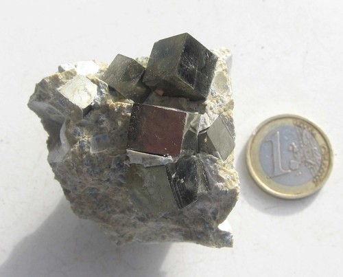 Pyritwürfel matrix stufe - matrix,,