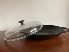 Küchenprofi: Wok Gusseisen massive Qualität, Bräter mit Glasdeckel, geb. und TOP