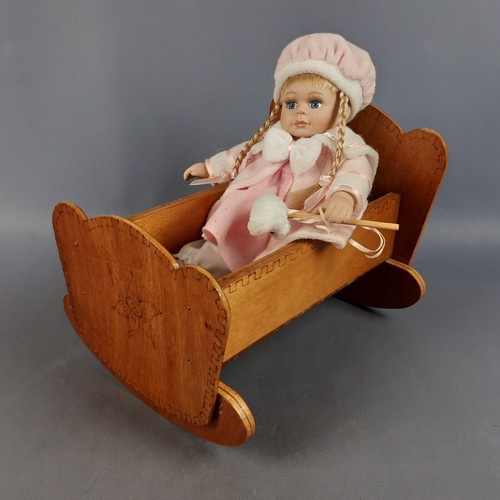 Porzellanpuppe mit wiege - mit, holz