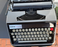 Schreibmaschine Brother Deluxe 1300 Reiseschreibmaschine