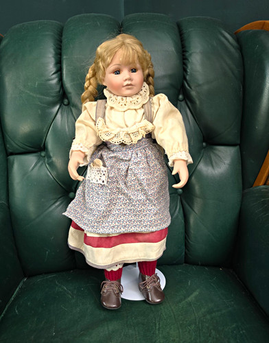 Mädchenpuppe blond gelockte