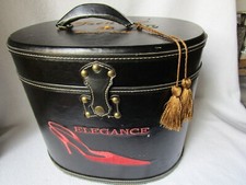 French Milled Soap Elegance Beauty Case Kunstleder Koffer schwarz bestickt