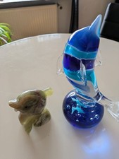 2 Delphine einer aus Glas Blau u. 1 kleiner Delphin aus Marmor grünlich DEKO