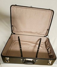 Lederkoffer MÄDLER, Buffelleder Schwarz. 1960er Jahre. 58 x 40 cm Zahlenschloß.