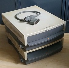 Zwei Apple Macintosh 1mal DuoDock II M1585 + 1mal DuoDock  M7779 + SCSI Adapter 