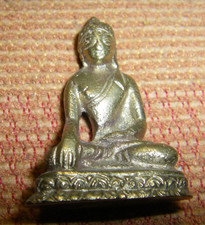 kleine zierliche Buddha Statue