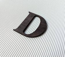 schwarze Holzbuchstaben |
