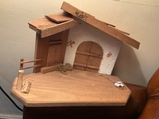 Kleiner Krippenstall aus Holz