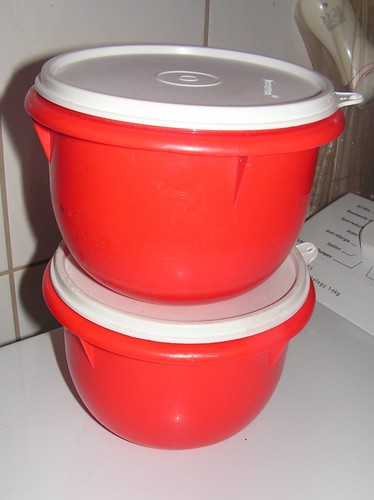 Tupperware 2 x - 2,