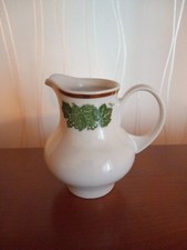 Kahla Porzellan Milch- / Sahnekännchen /Kaffeekannen Weinlaub grüner Stempel DDR