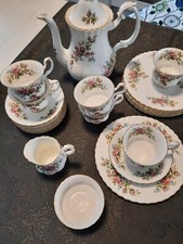 ROYAL ALBERT "MOSS ROSE"