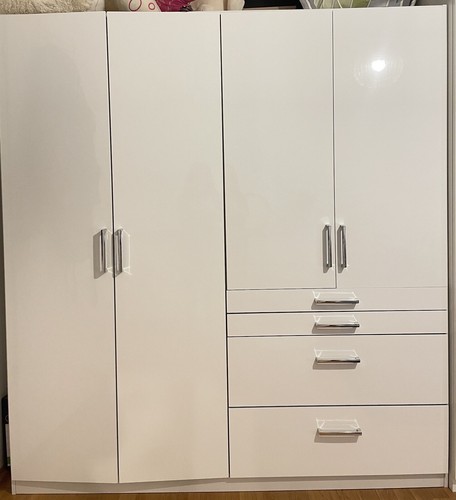 Kleiderschrank