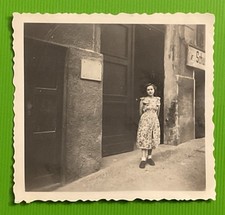 Schöne junge Frau, Alte Mode