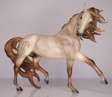 Breyer Pferd Traditional Modellpferd Lusitano red roan - Esprit mold