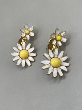 VTG Weiss Signed Daisy Floral
