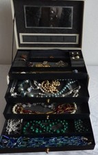 Konvolut alter Schmuck teils Silber im Schmuckkoffer Edelstein Ketten