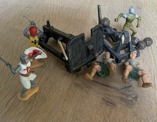 Ritter Figuren tws auch Timpo Toys mit zwei Belagerungsmaschinen