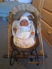 Antiker Alter Puppenwagen - Vintage / Retro, mit Puppe