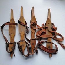 2 Paare antike Schlittschuhe