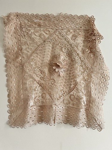 Handgefertigte beige