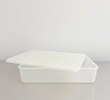 große eckige Kunststoff Box