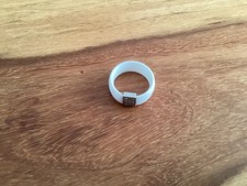 Ring aus Keramik mi Swarowski Steinen