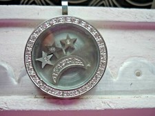 Anhänger viele Steine