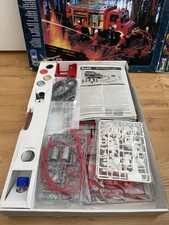 Revell 05752 Feuerwehr Set Unimog, Figuren und Zubehör 3in1