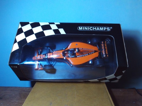 Minichamps 180 000018 - 1/18,